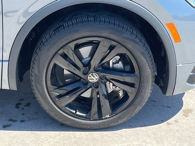 Used 2023 Volkswagen Tiguan SE R-Line image 8