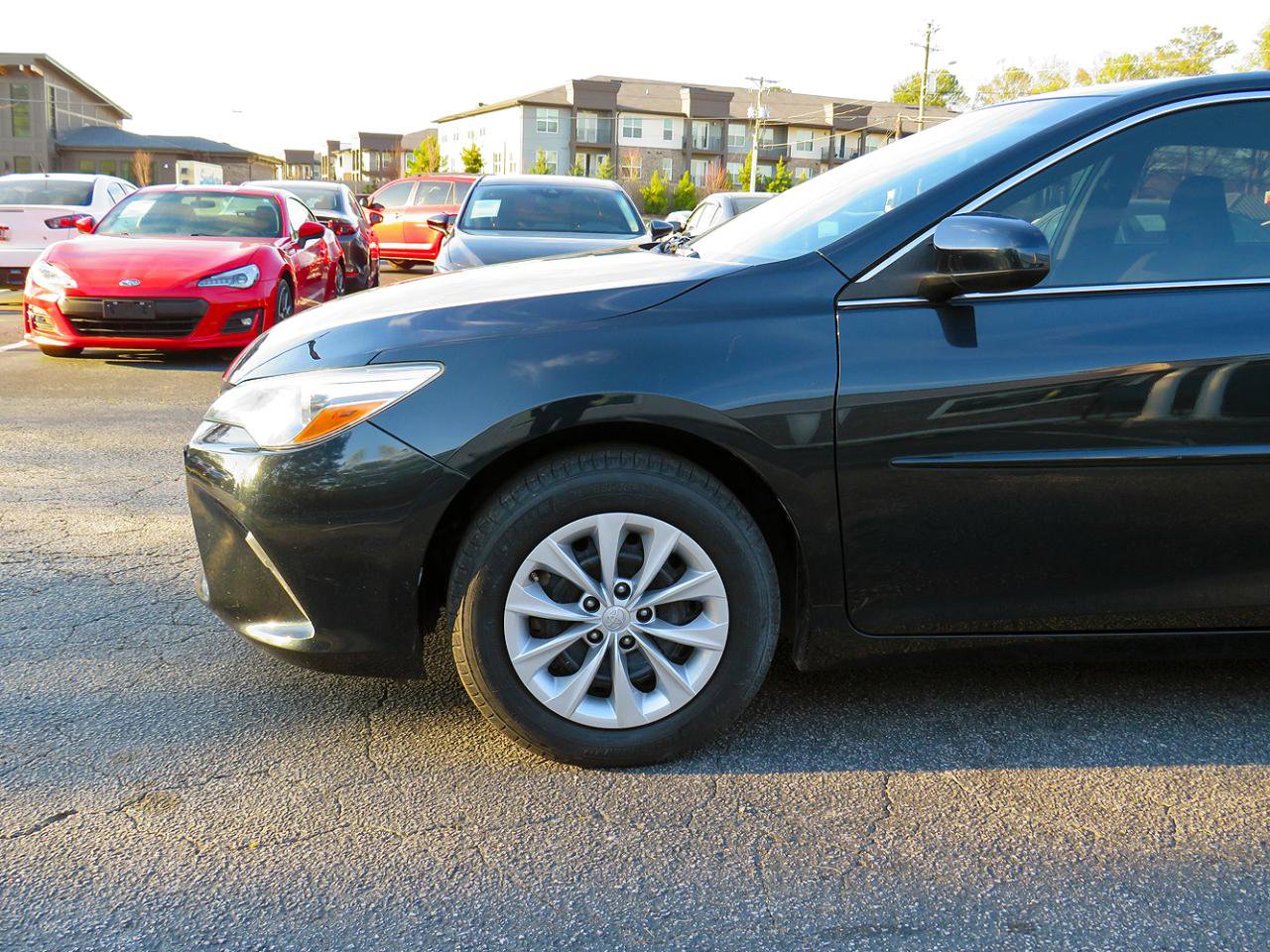 Used 2015 Toyota Camry LE image 34