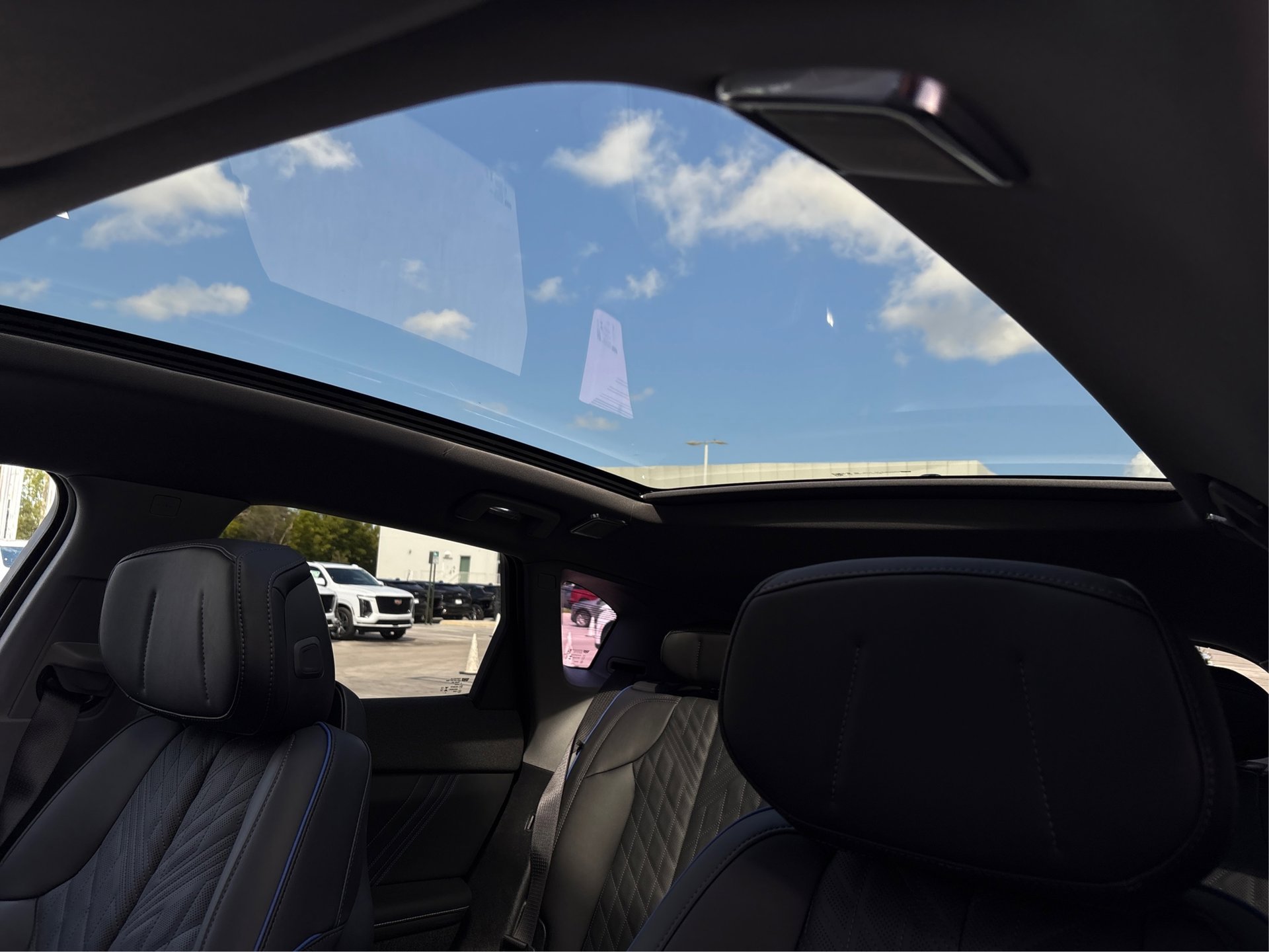 New 2026 Cadillac Optiq V AWD/4WD image 31