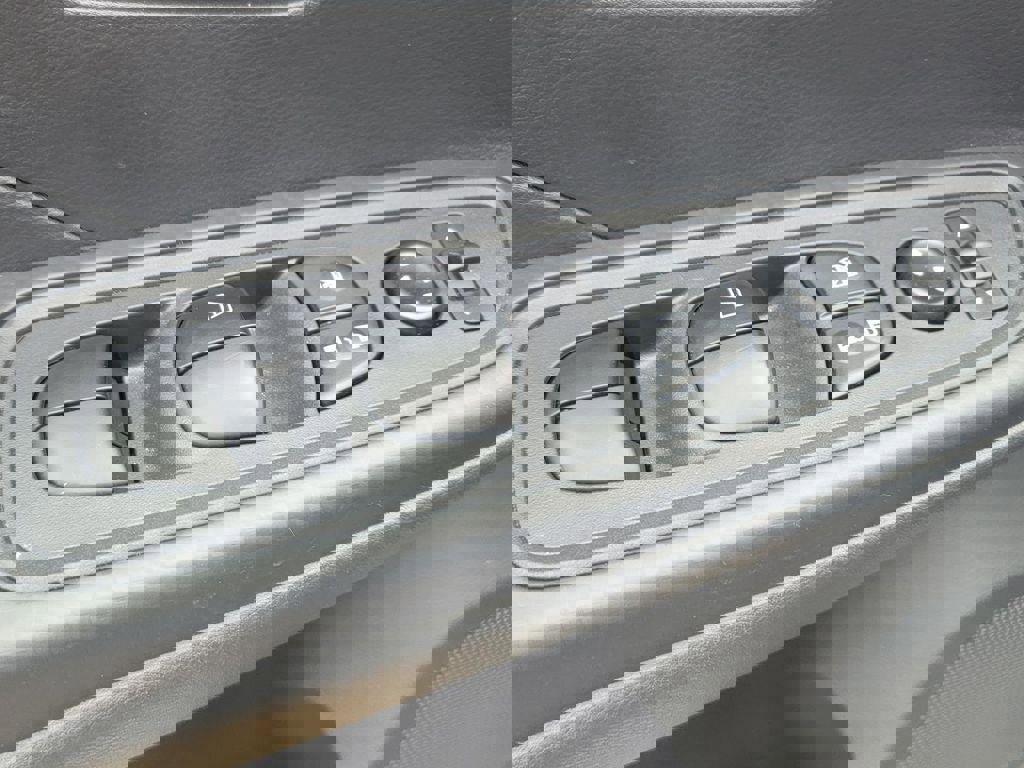 Used 2023 Nissan Versa SV image 8