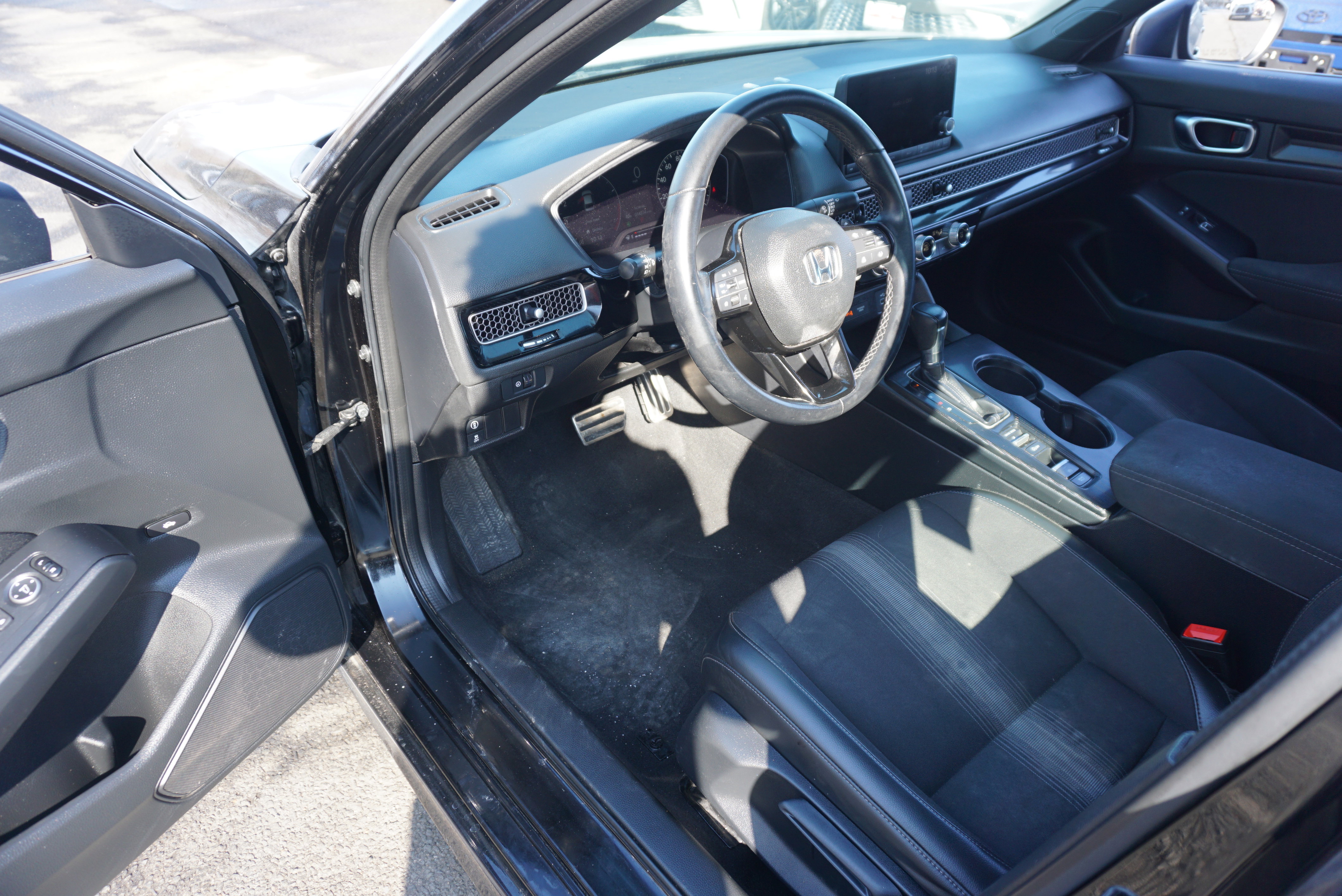 Used 2023 Honda Civic Sport image 7