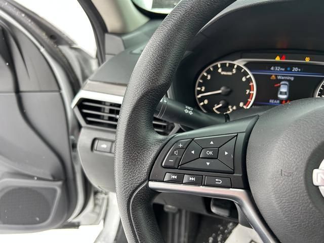 Used 2023 Nissan Altima 2.5 SV FWD image 22