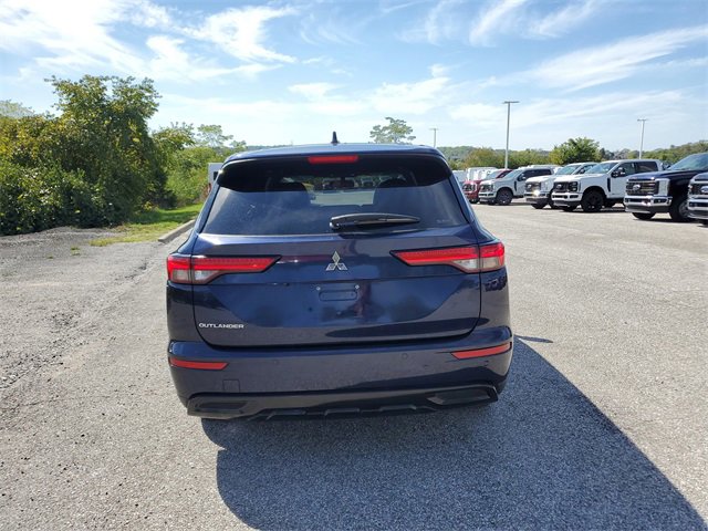 Used 2022 Mitsubishi Outlander SE image 5