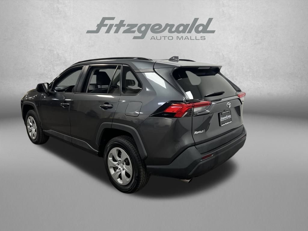 Used 2021 Toyota RAV4 LE image 3