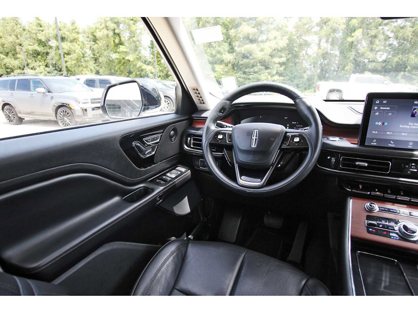 Used 2022 Lincoln Aviator Reserve w/ Elements Package Plus RWD image 6