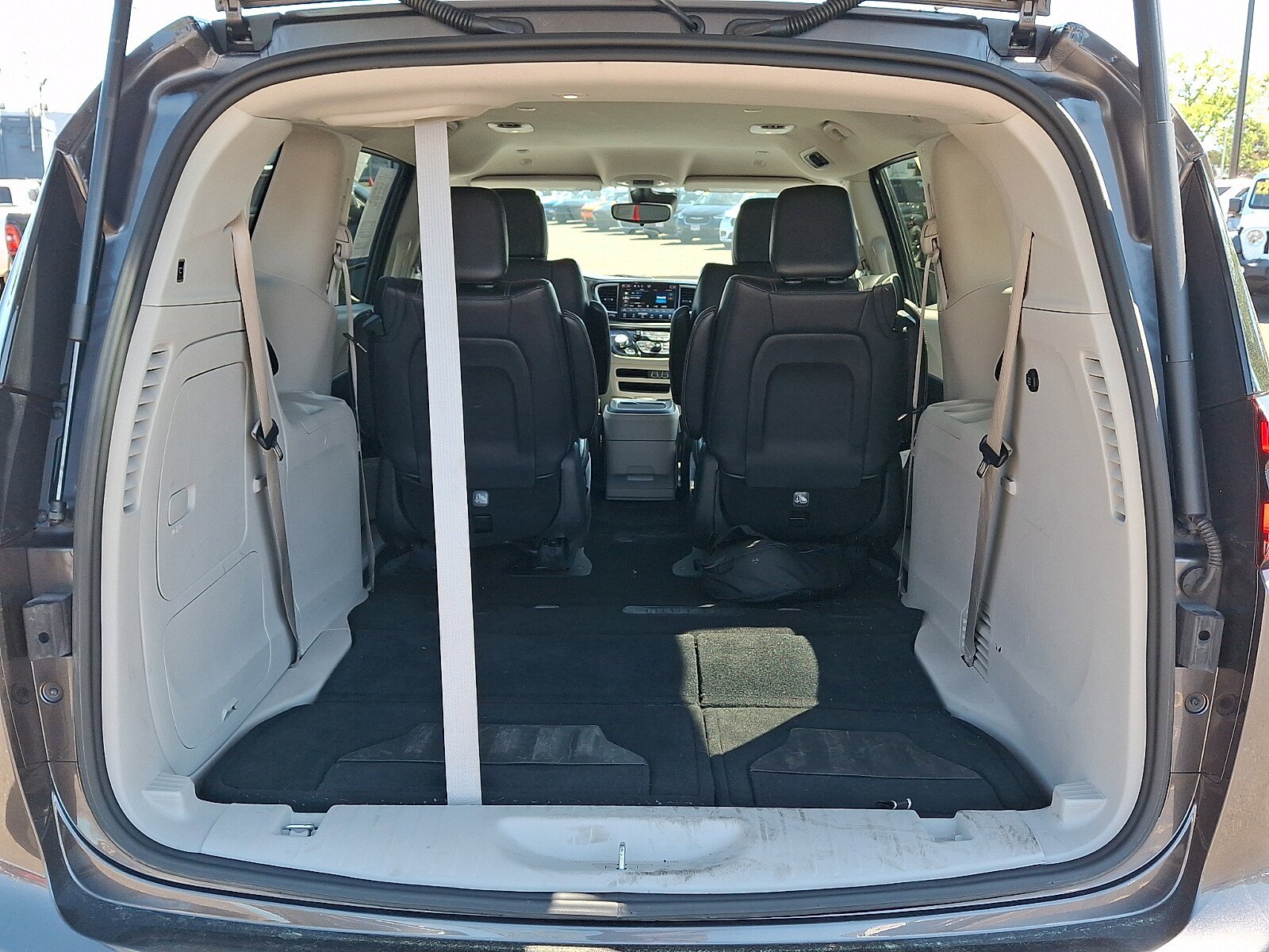 Used 2023 Chrysler Pacifica Touring-L FWD image 28