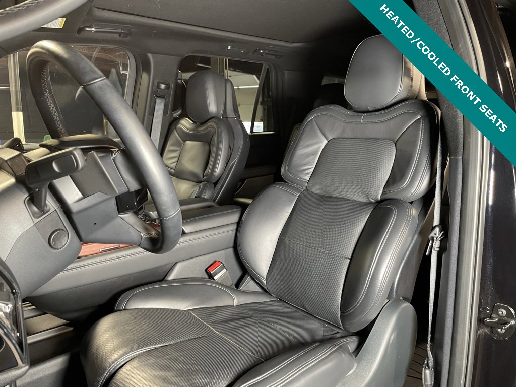 Used 2024 Lincoln Navigator Reserve image 3