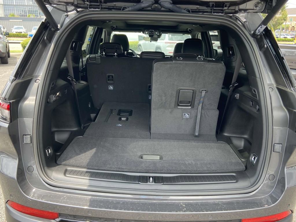 New 2025 Jeep Grand Cherokee L Limited w/ Black Appearance Package image 8