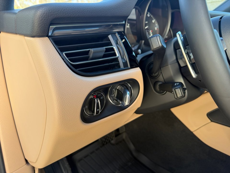 New 2026 Porsche Macan image 23