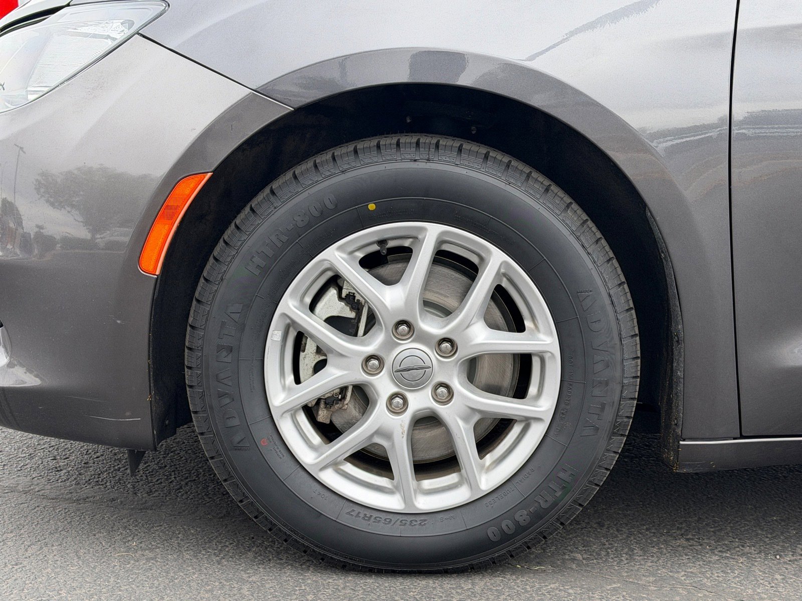 Used 2023 Chrysler Voyager LX FWD image 10