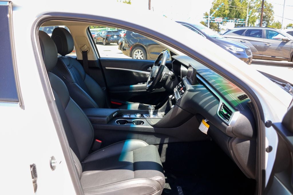 Used 2025 Genesis G70 2.5T RWD image 8