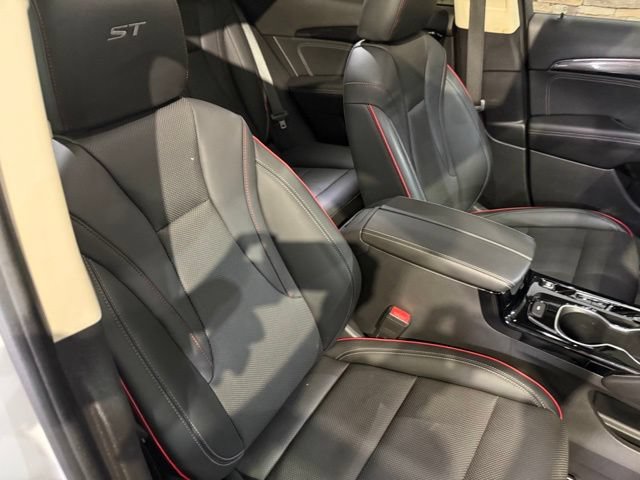 Used 2023 Buick Envision Essence w/ Sport Touring Package FWD image 3