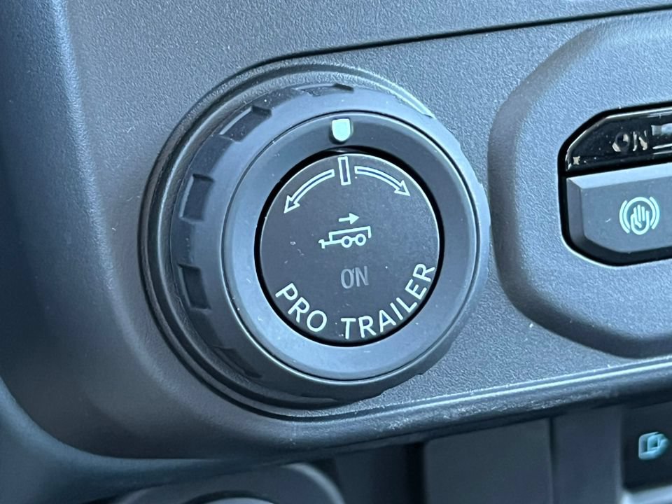 Used 2026 Ford Maverick Lobo AWD/4WD image 28