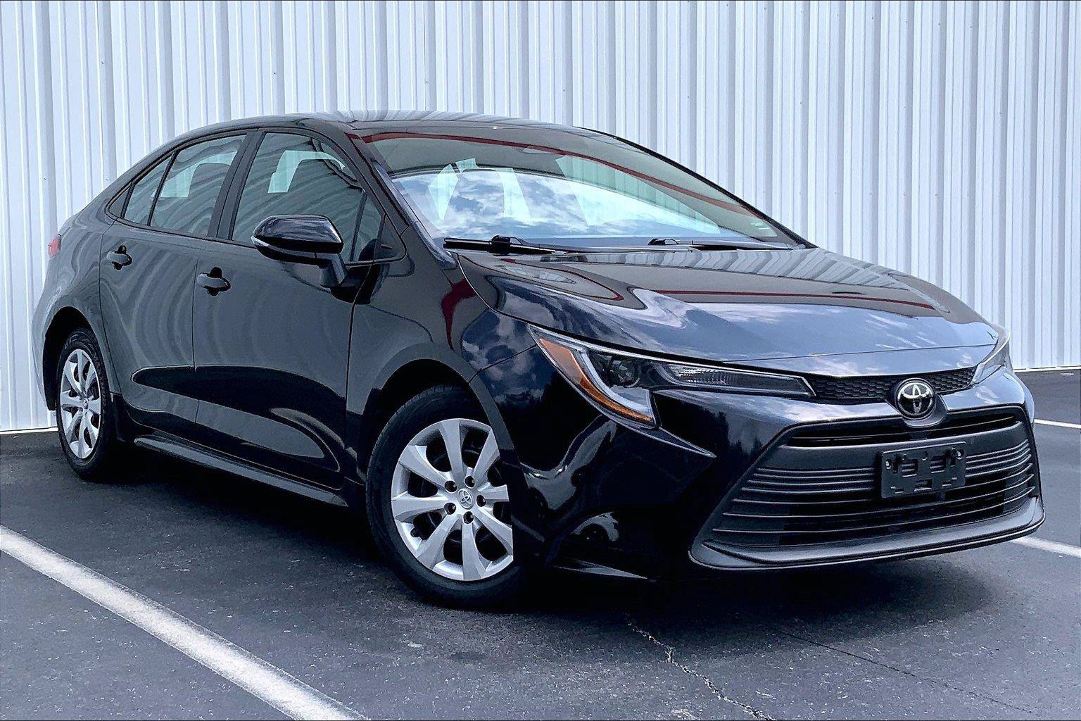 Used 2024 Toyota Corolla LE FWD image 31