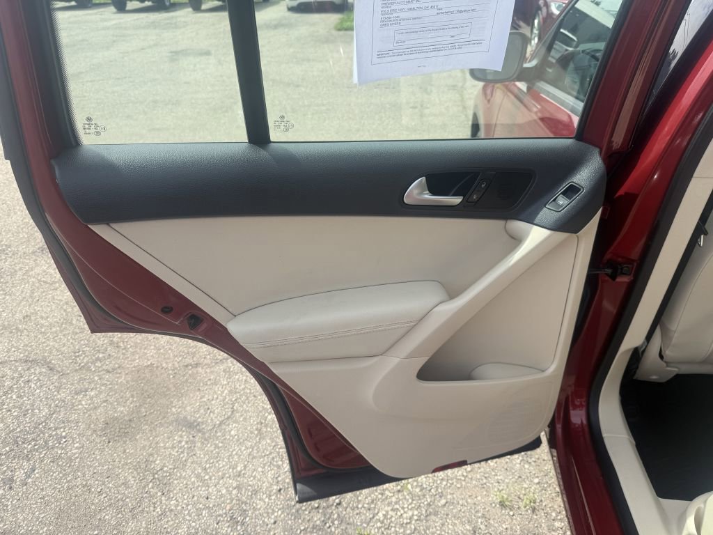 Used 2016 Volkswagen Tiguan S image 12