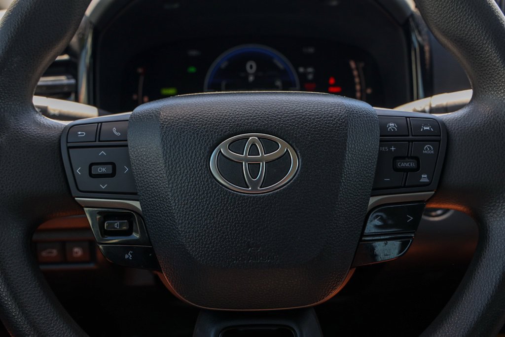 Used 2025 Toyota Camry LE FWD image 27