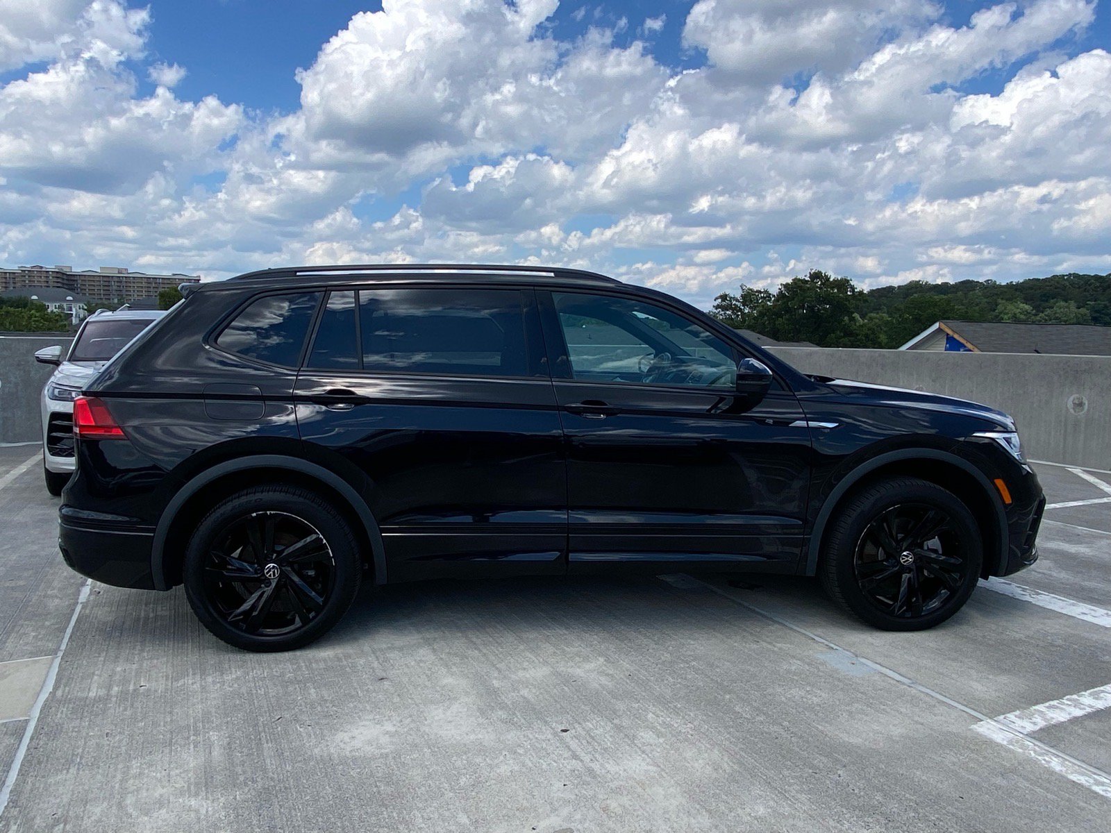 Certified 2024 Volkswagen Tiguan SE R-Line AWD/4WD image 2