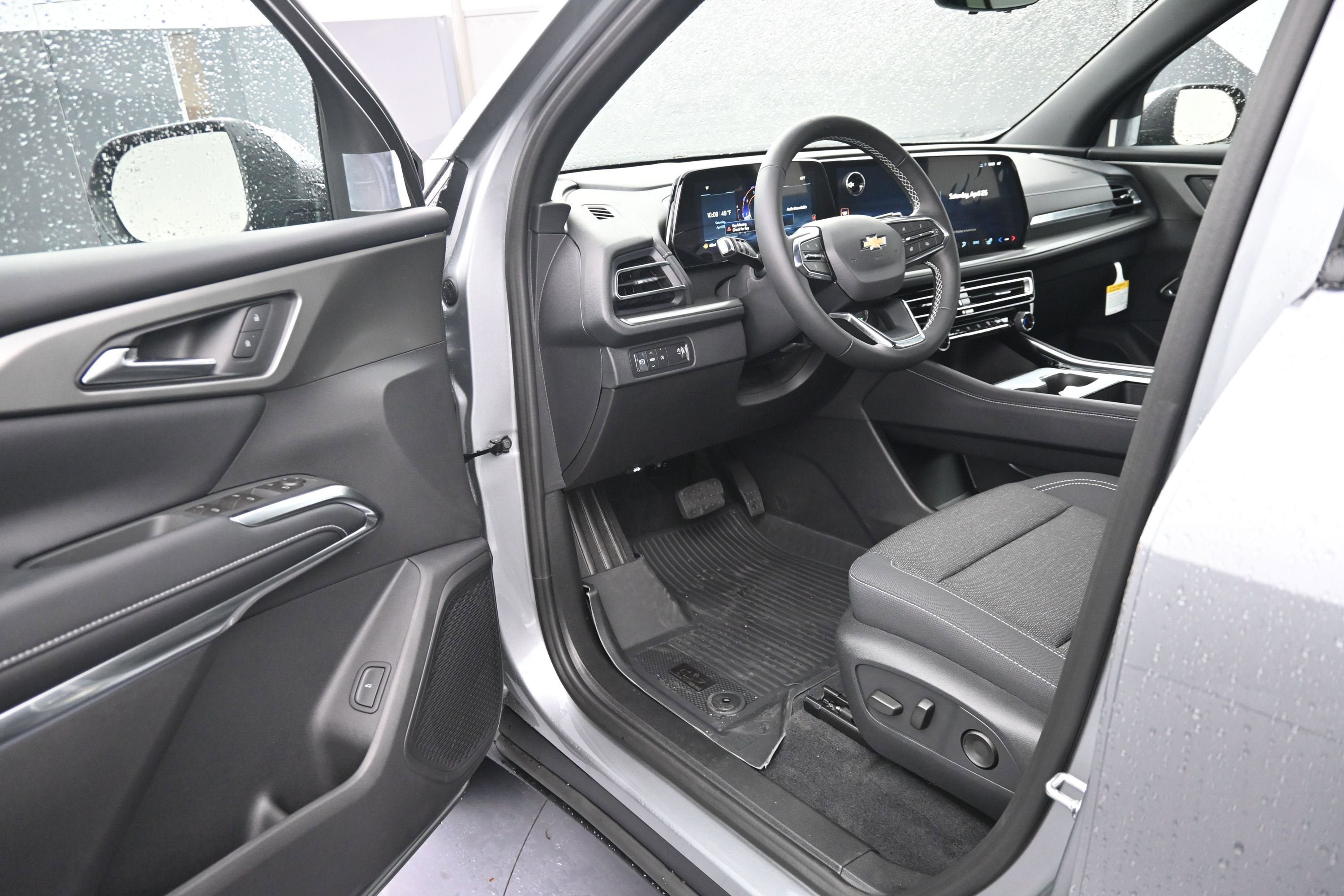 New 2026 Chevrolet Traverse LT FWD image 9