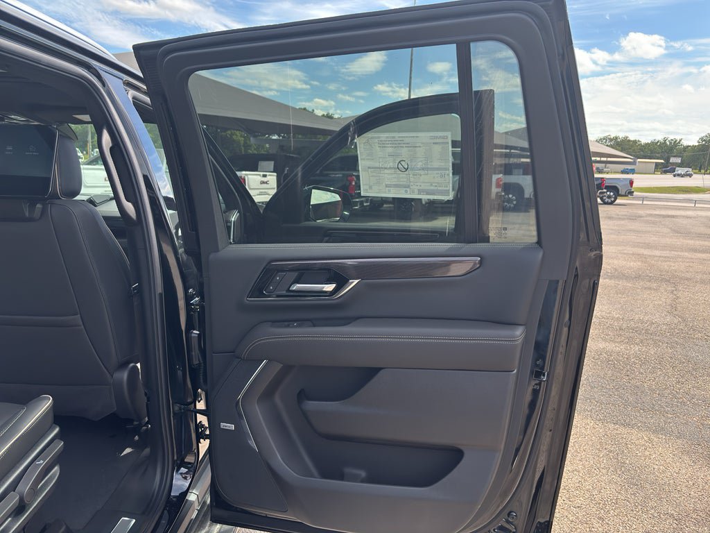 New 2026 GMC Yukon XL Elevation w/ Elevation Premium Package AWD/4WD image 19
