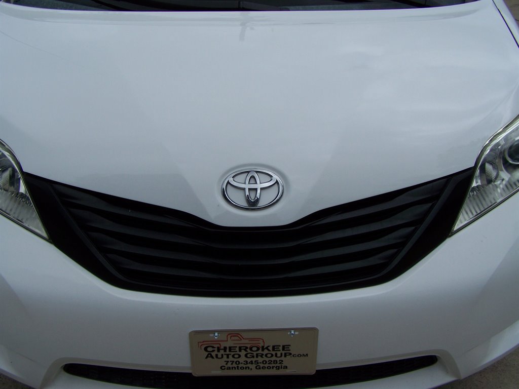 Used 2013 Toyota Sienna L FWD image 21