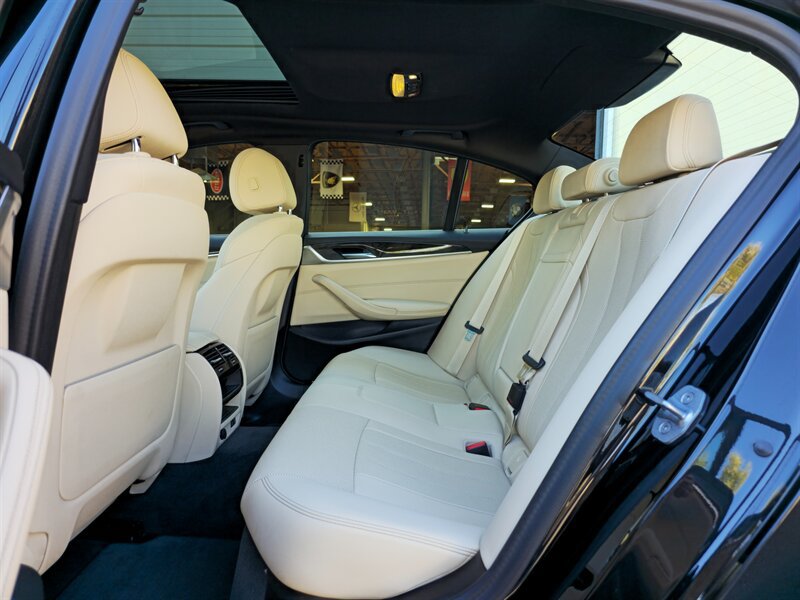 Used 2021 BMW 530e w/ Parking Assistance Package RWD image 30