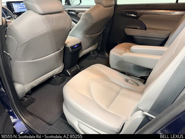 Used 2021 Toyota Highlander Limited FWD image 13