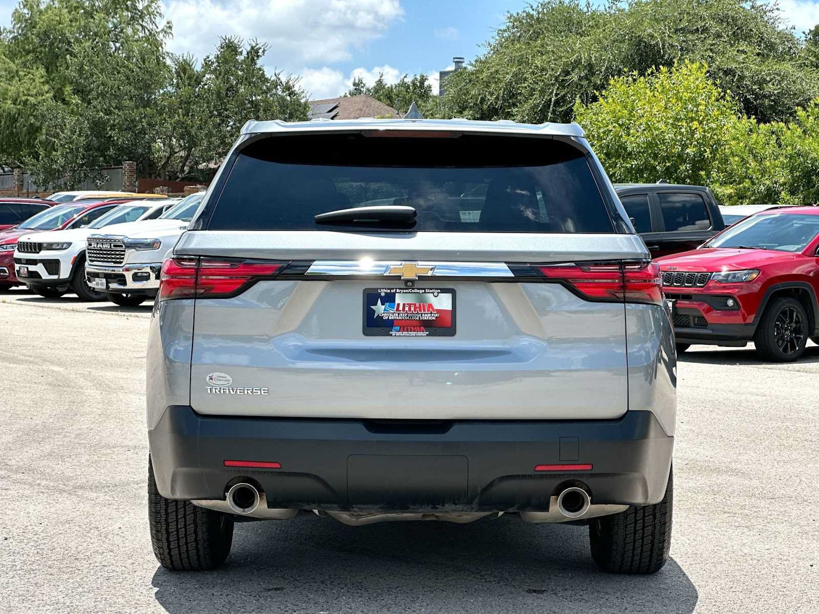 Used 2023 Chevrolet Traverse LS FWD image 14