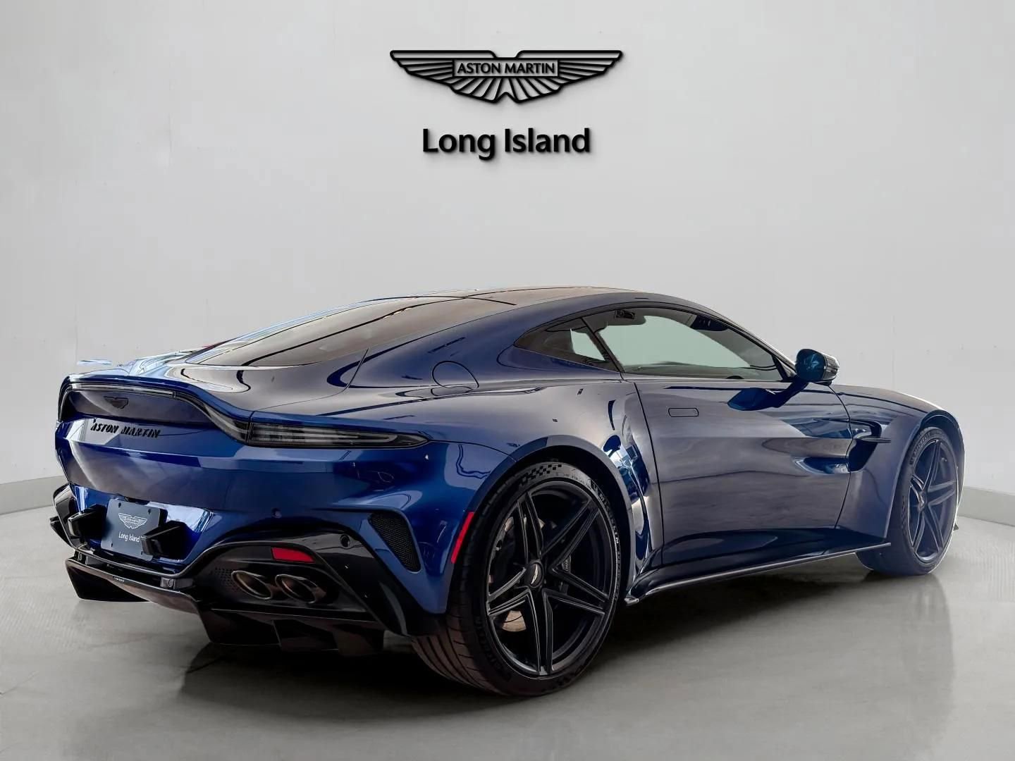 Used 2025 Aston Martin V8 Vantage Coupe image 6
