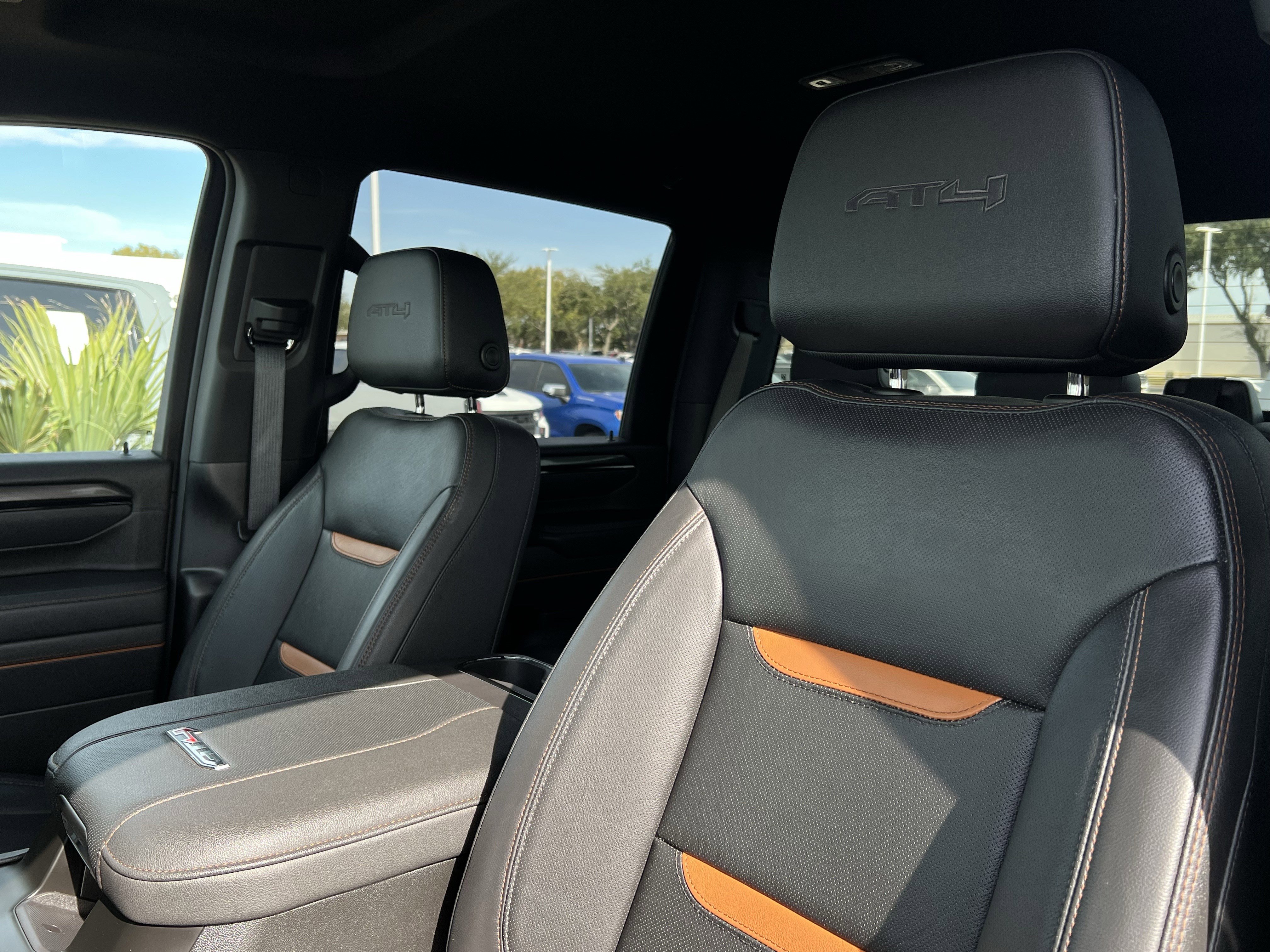 Used 2025 GMC Sierra 2500 AT4 image 23