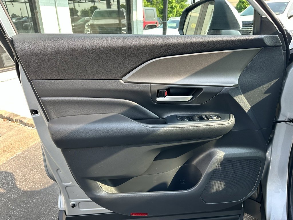 Used 2024 Toyota Grand Highlander XLE image 12