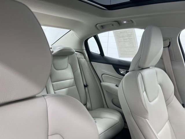 Used 2023 Volvo S60 B5 Plus image 26