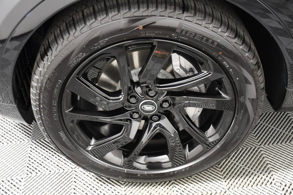 Certified 2025 Land Rover Discovery Dynamic SE image 10