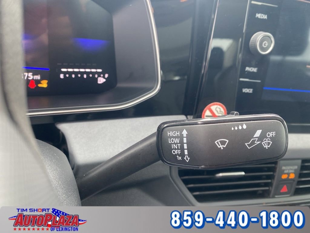 Used 2025 Volkswagen Jetta SE image 19