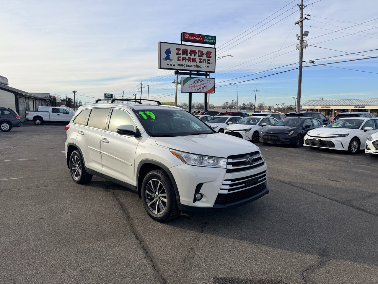 Used 2019 Toyota Highlander XLE image 4