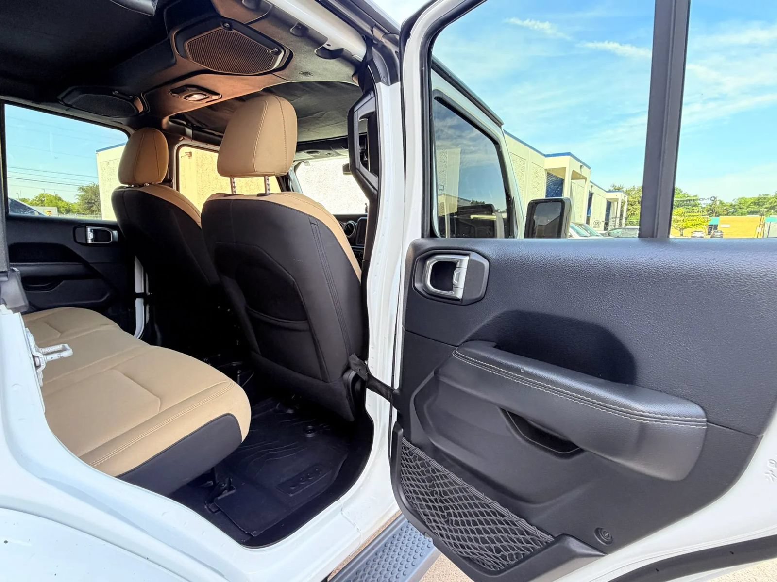 Used 2018 Jeep Wrangler Unlimited Sahara AWD/4WD image 25