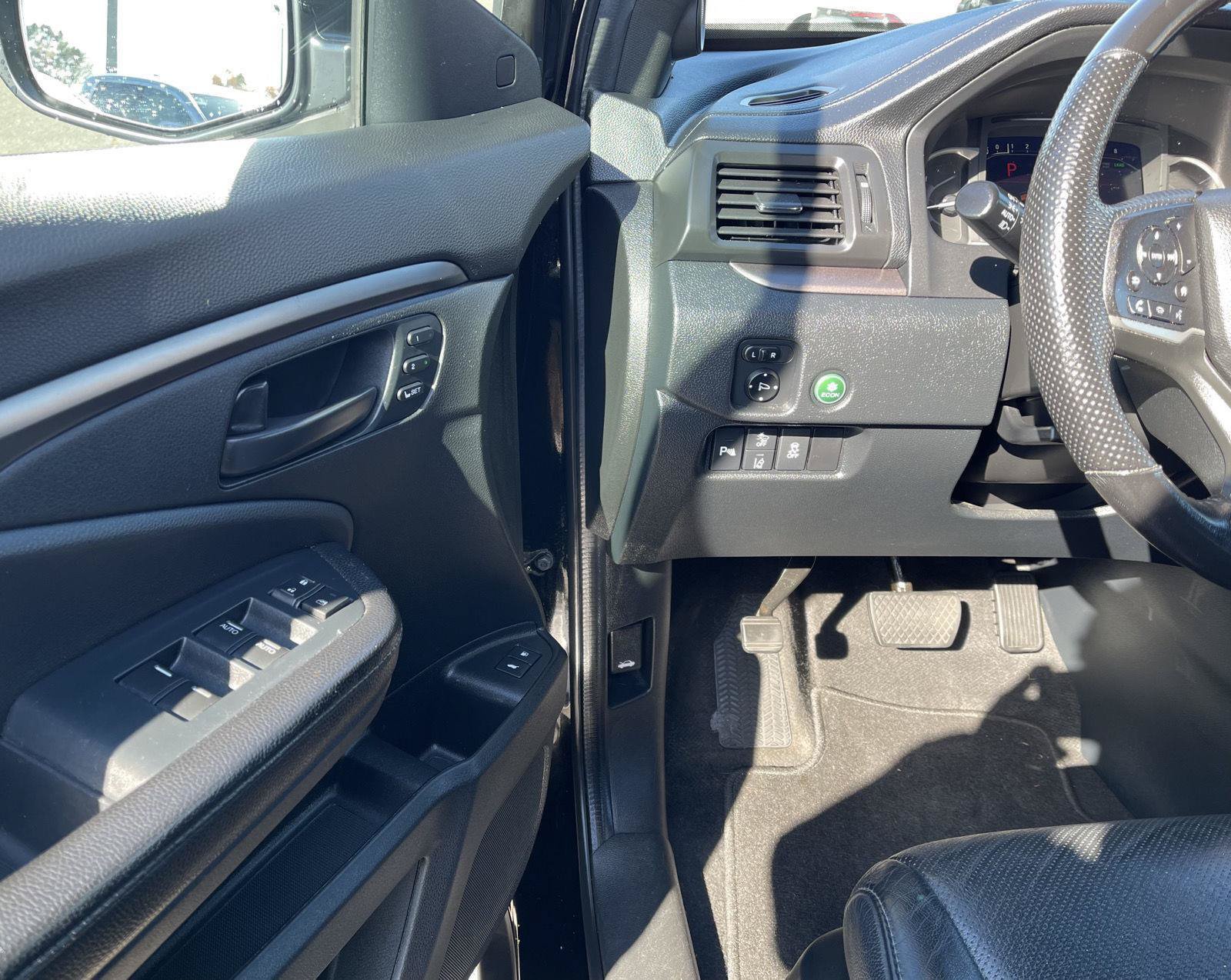 Used 2023 Honda Passport EX-L image 2