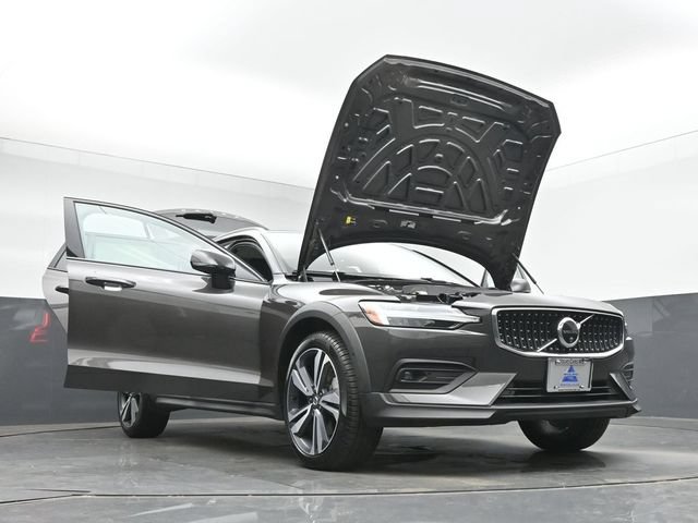 Used 2025 Volvo V60 B5 Cross Country Plus AWD/4WD image 49