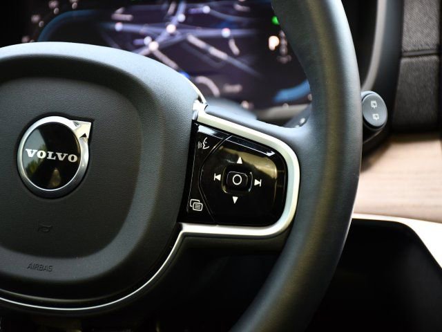 Used 2025 Volvo XC90 T8 Plus w/ Protection Package Premier AWD/4WD image 22