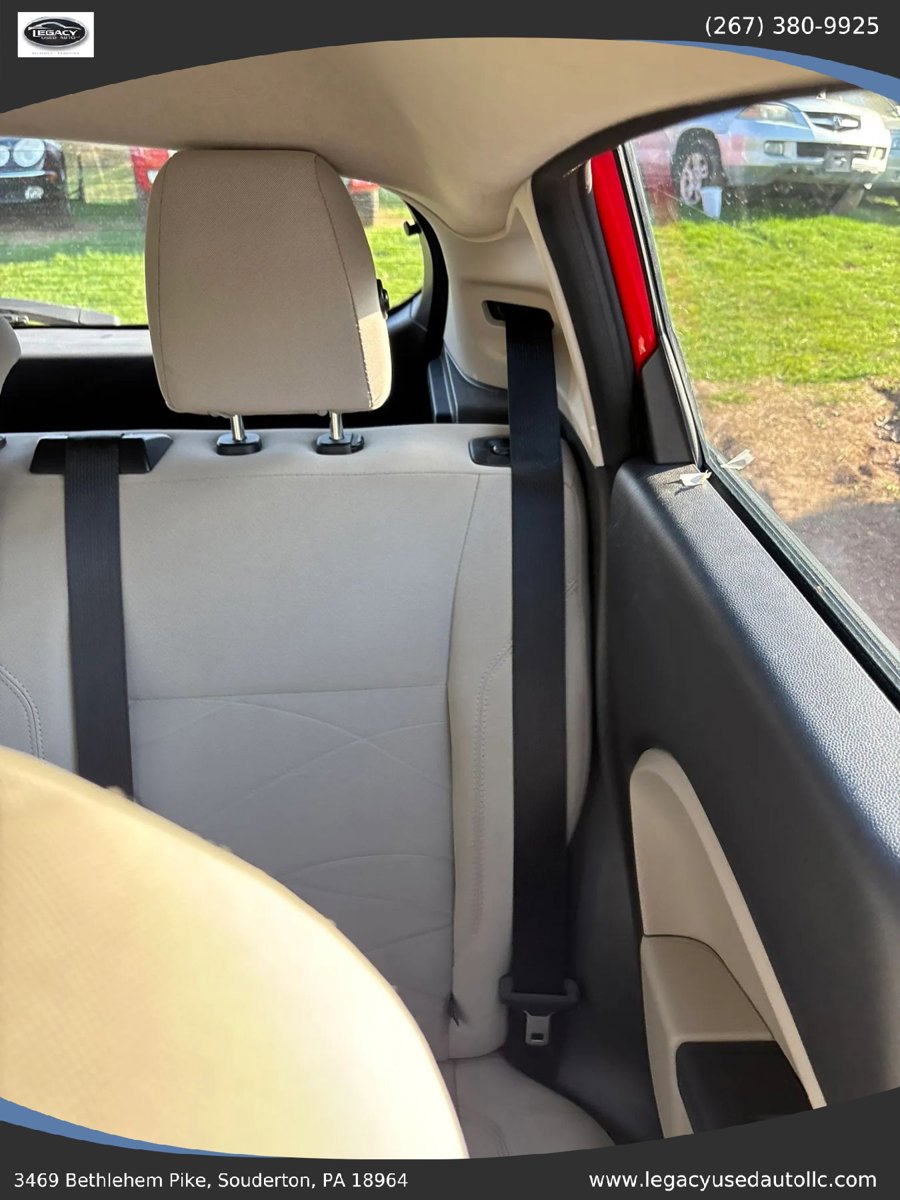 Used 2014 Ford Fiesta SE image 24