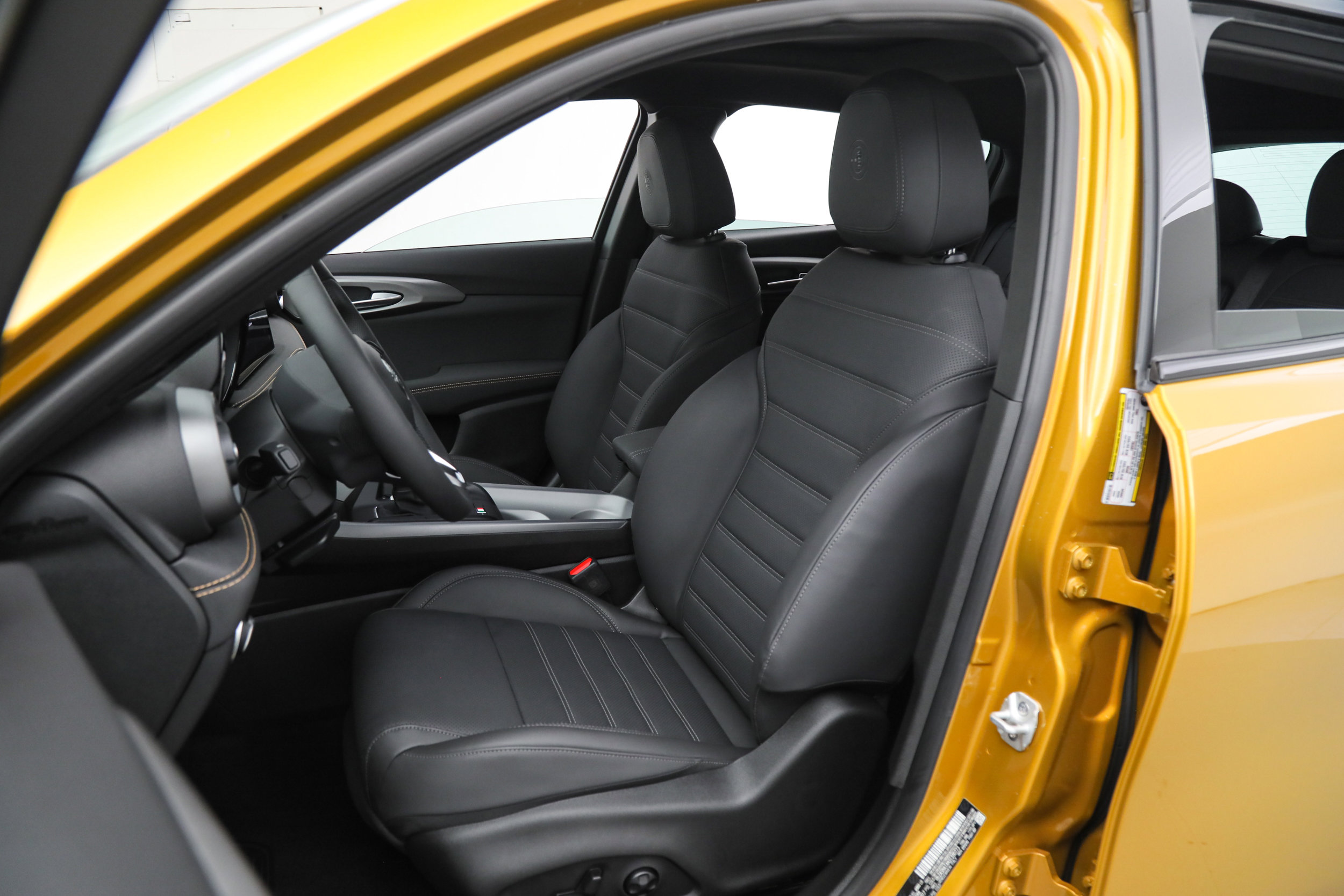 New 2026 Alfa Romeo Tonale Sprint w/ Black Premium Package image 17