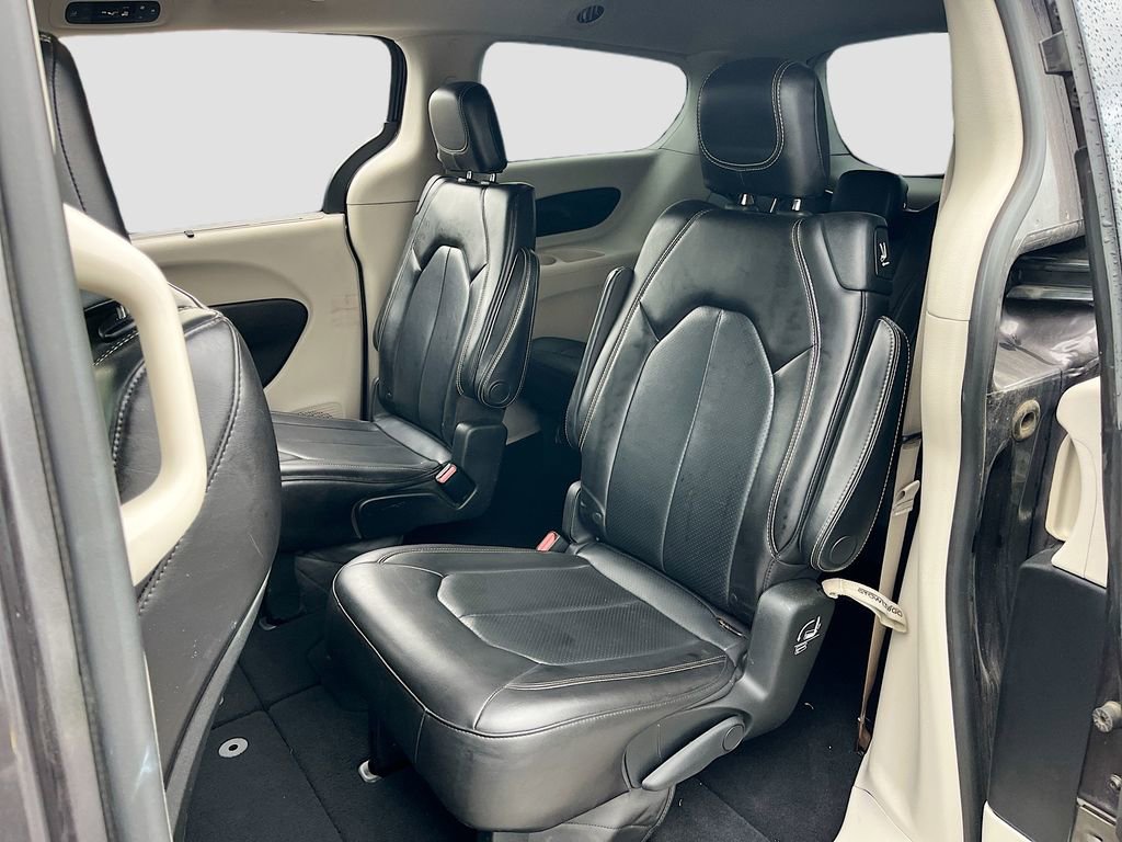 Certified 2020 Chrysler Voyager Lxi image 22