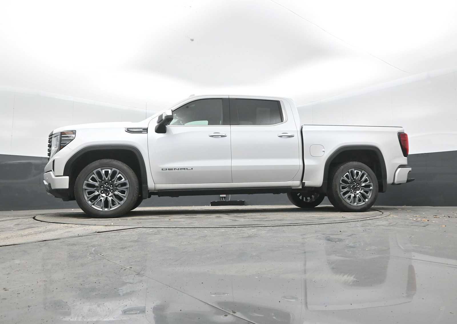 Used 2025 GMC Sierra 1500 Denali Ultimate AWD/4WD image 25