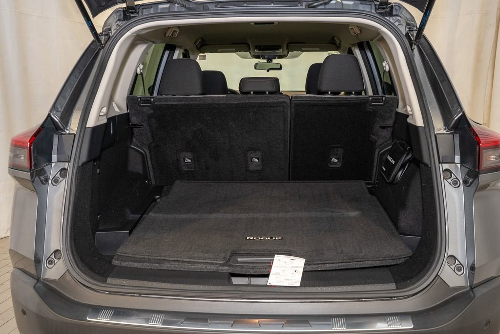 Used 2023 Nissan Rogue SV image 5
