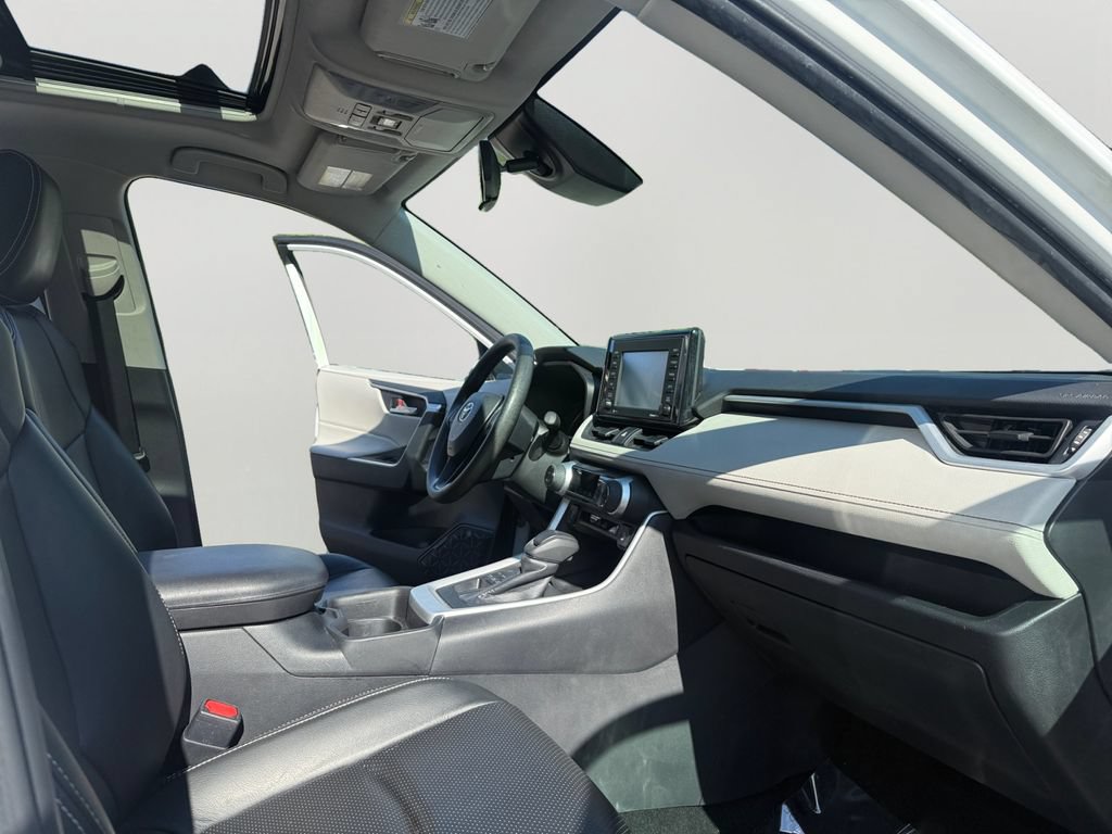 Used 2021 Toyota RAV4 XLE w/ Convenience Package AWD/4WD image 11