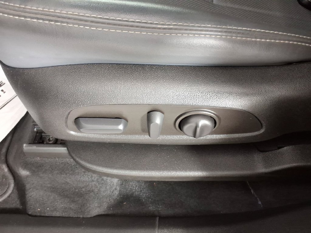 Used 2023 Buick Enclave Essence AWD/4WD image 15