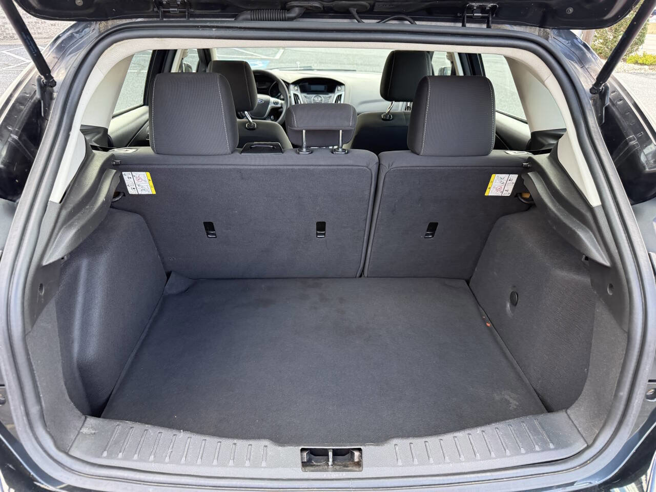 Used 2012 Ford Focus SE w/ SE Winter Pkg image 16