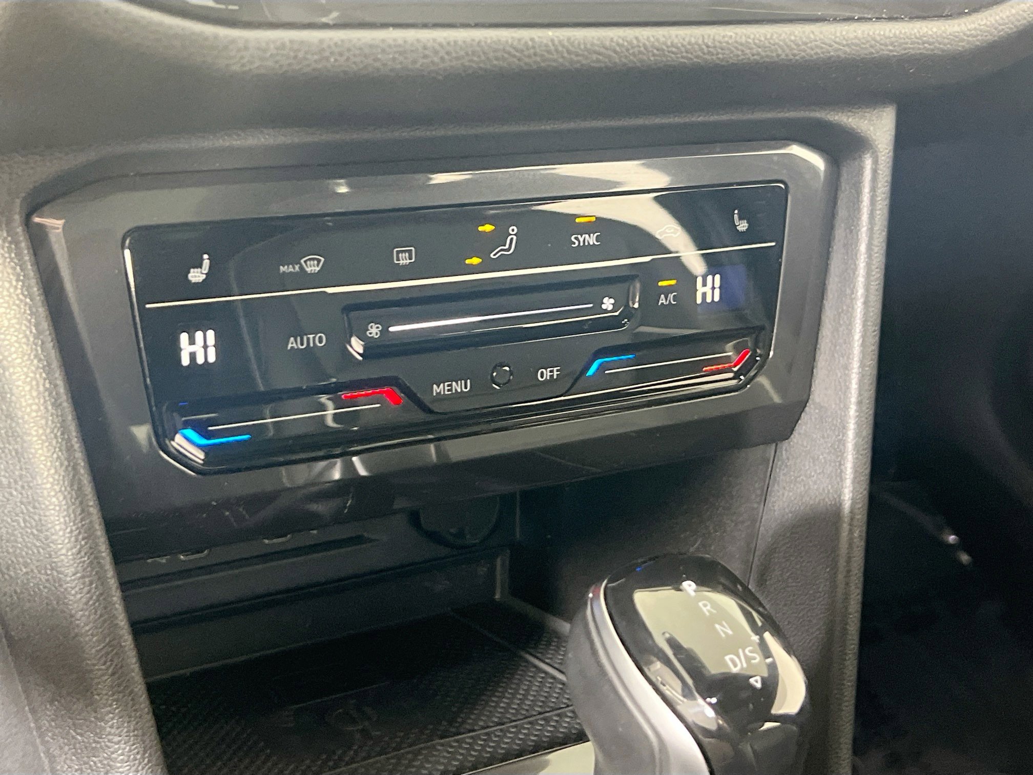 Used 2022 Volkswagen Tiguan SEL R-Line image 16