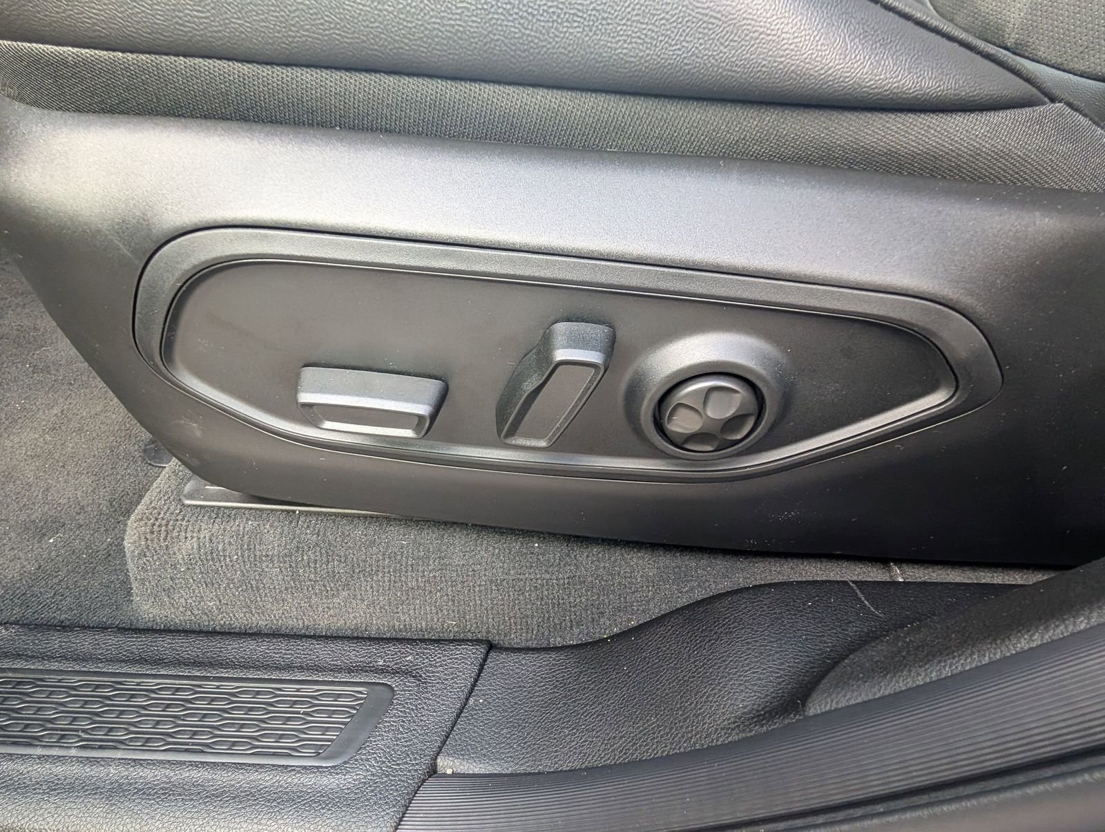 New 2026 Jeep Grand Cherokee Altitude image 10