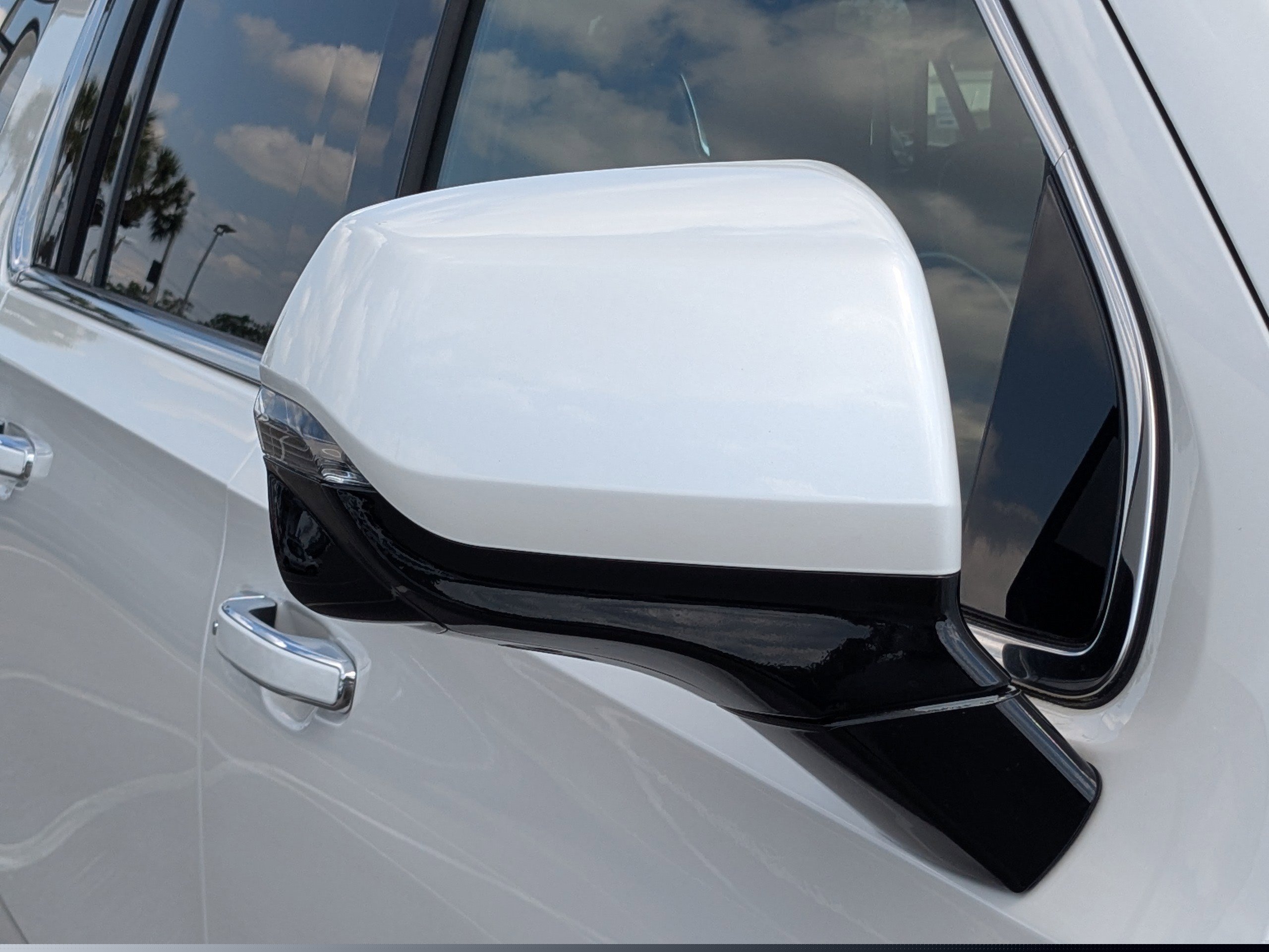 Used 2023 GMC Yukon XL Denali Ultimate image 11