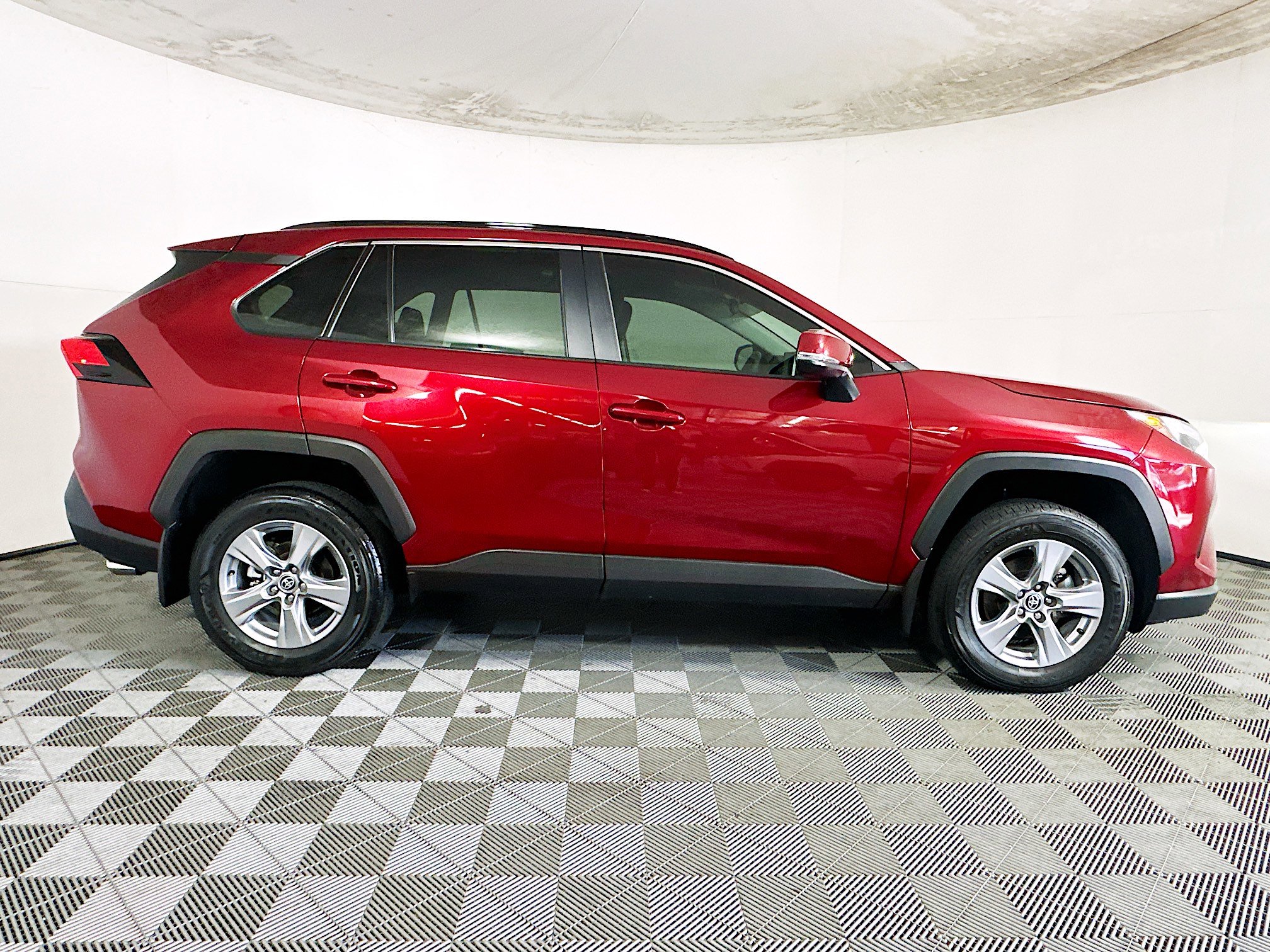 Used 2024 Toyota RAV4 XLE w/ Convenience Package FWD image 2